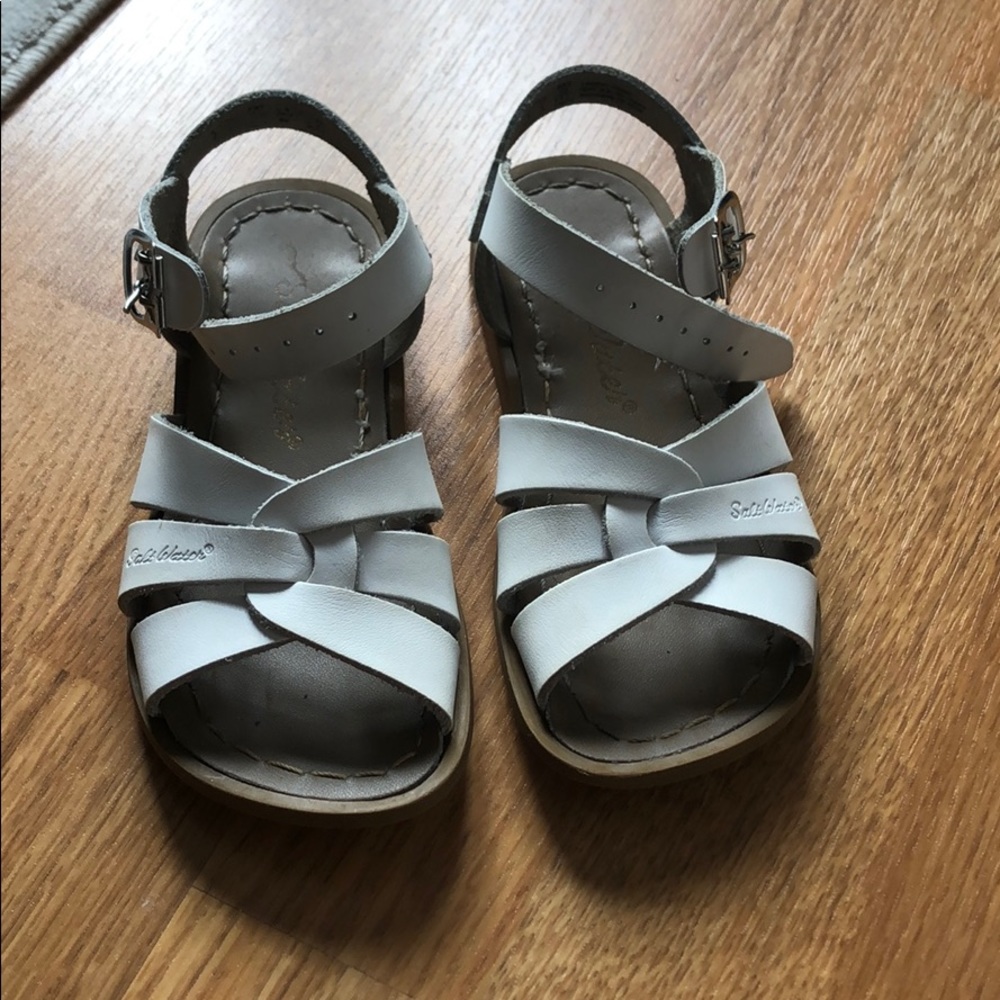 Saltwater girls sandals. SiZe 10